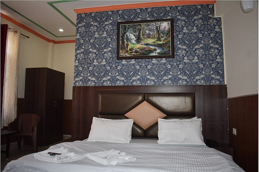 Hotel Yes Comfort Villa Super Deluxe Room With Balcony and Mountain View 5