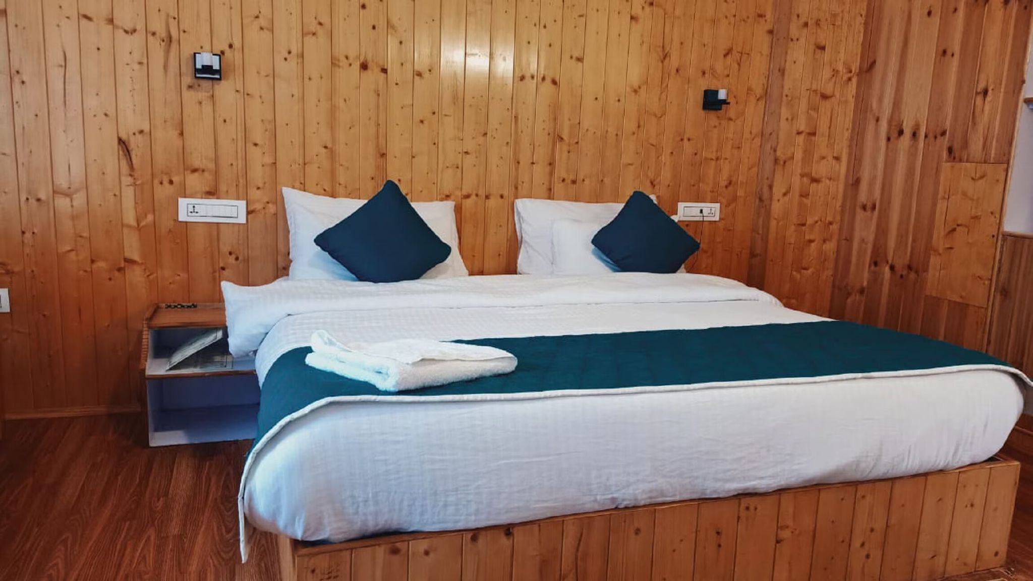 Hotel Adventure Valley, Solang Deluxe Room With Private Balcony Valley View 2