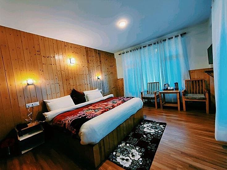 Hotel Adventure Valley, Solang Deluxe Room With Private Balcony Valley View