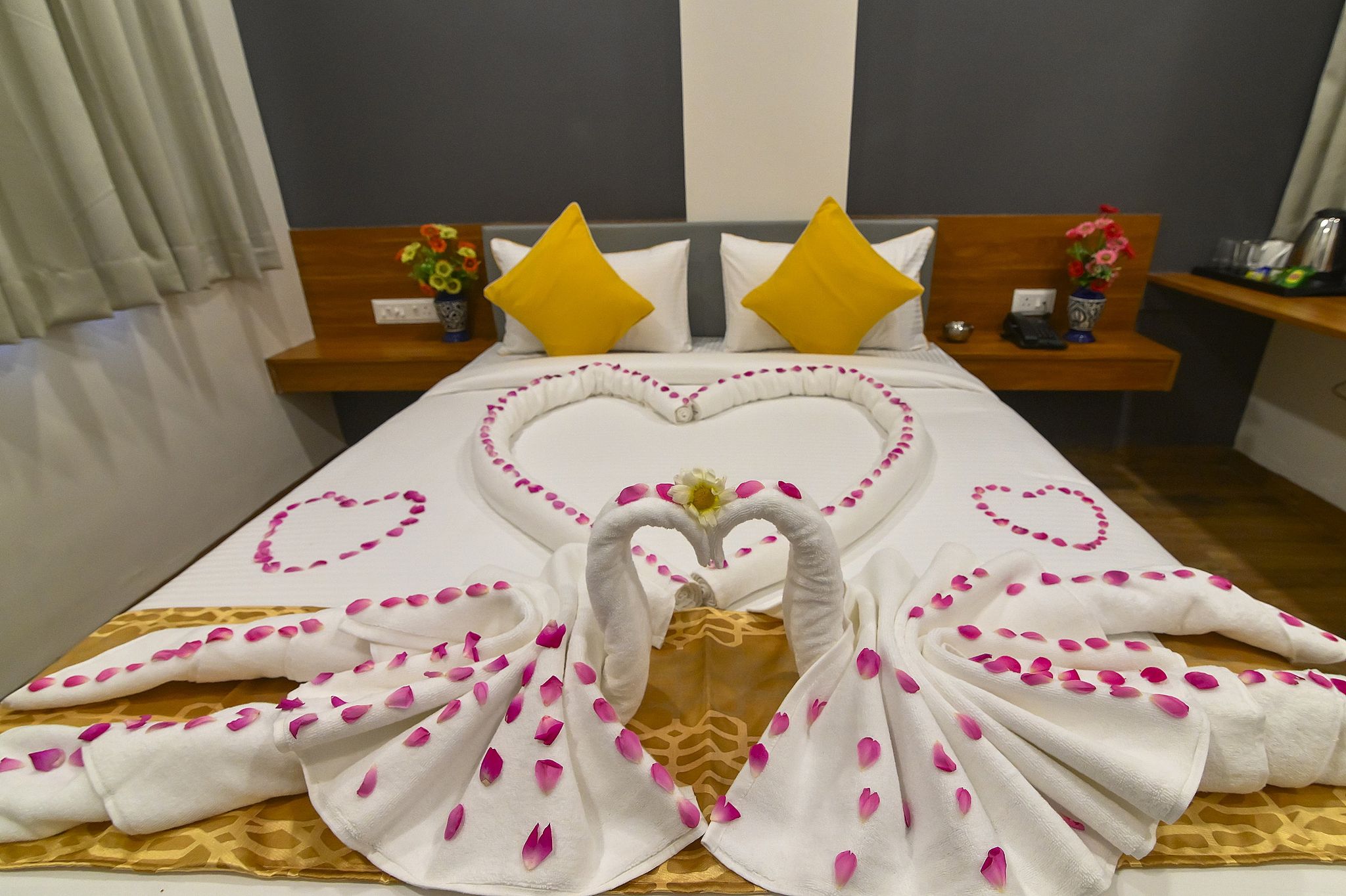 Carry Inn, Indore Superior King Room 2