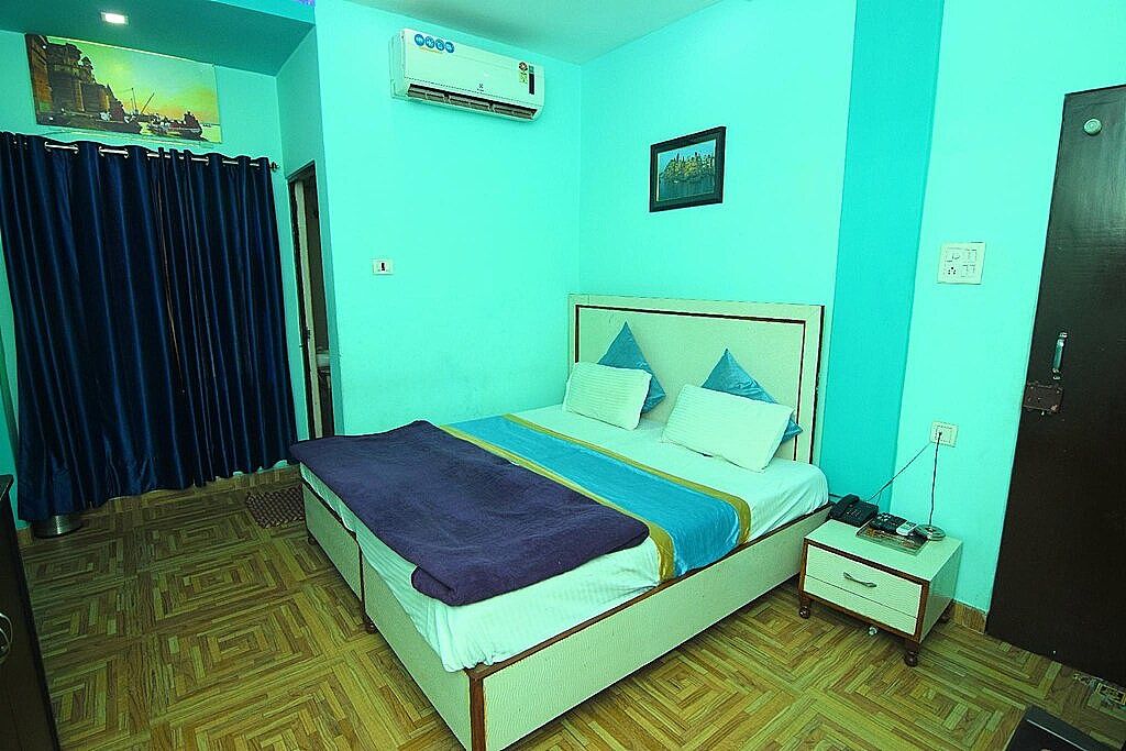 AC Deluxe Room