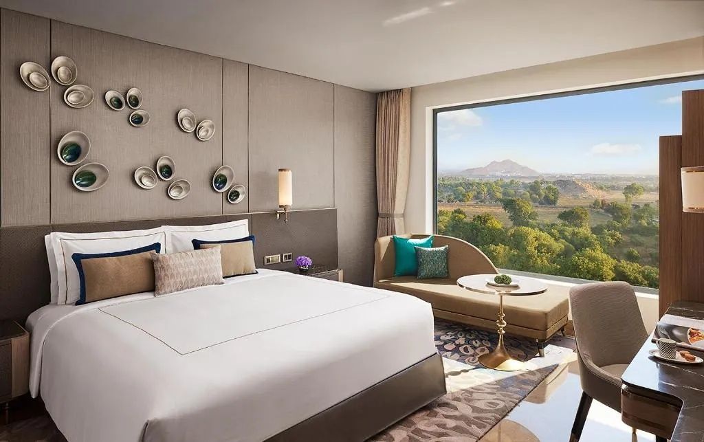 Deluxe Room King Bed