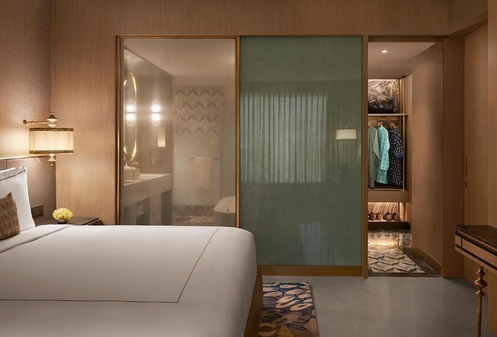 Taj Amer, Jaipur Deluxe Room King Bed 5