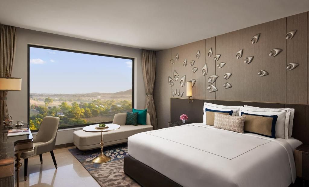 Luxury Room King Bed