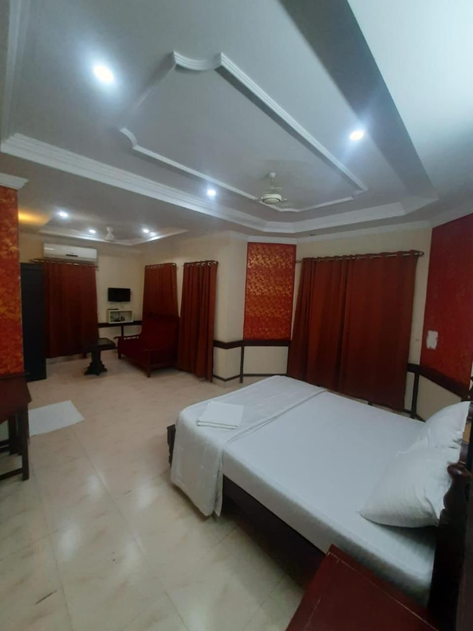 Deluxe Family Room