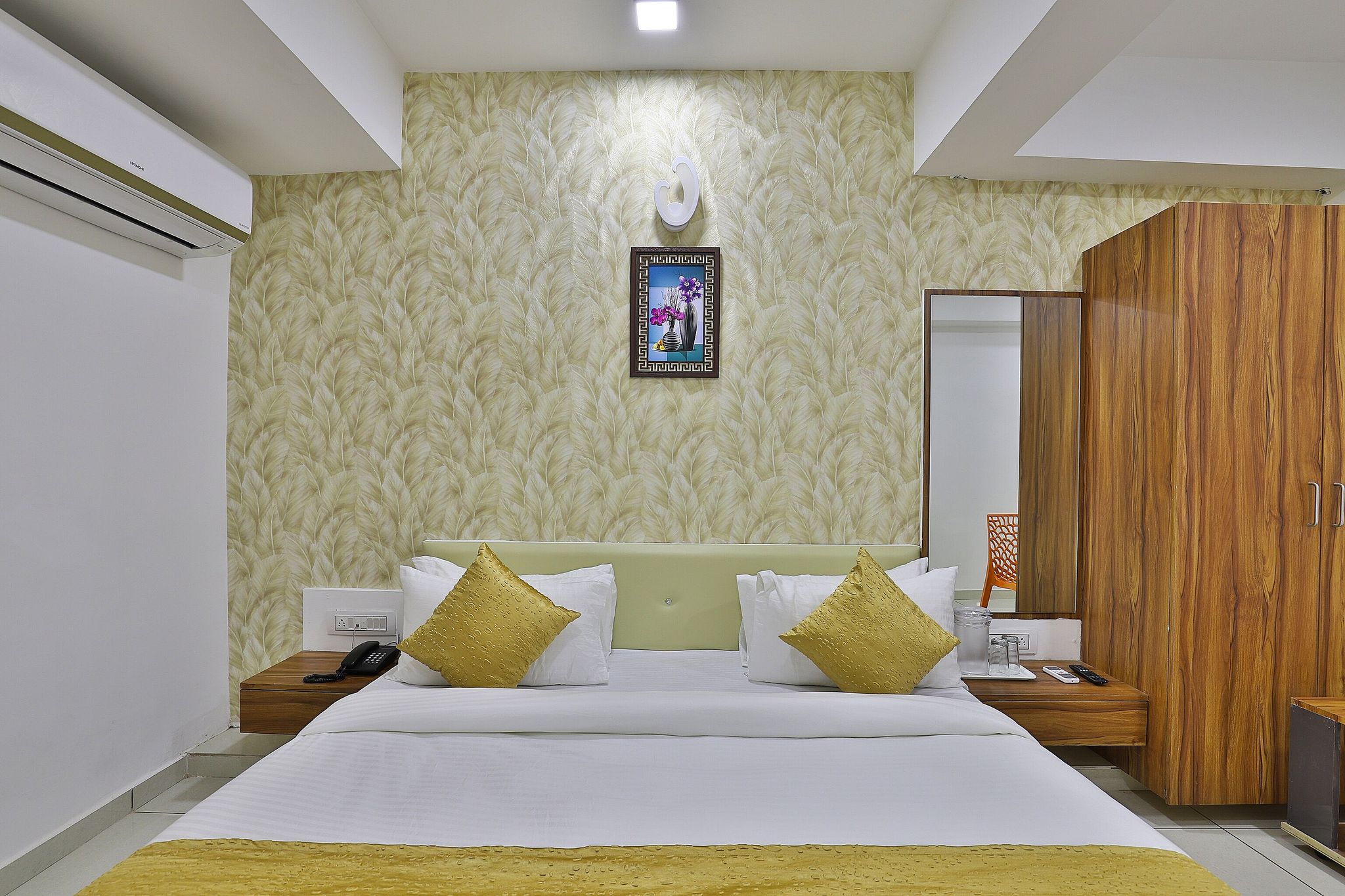 Hotel Shaligram Deluxe Room 3