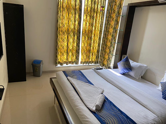 Deluxe room in 3BHK Flat