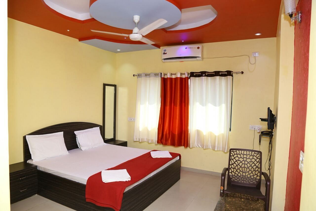 Hotel Krisha, Daman AC Deluxe Room 2