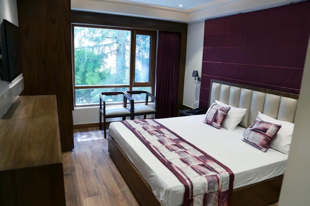 Super Deluxe with mountain View (1 Twin Bed)