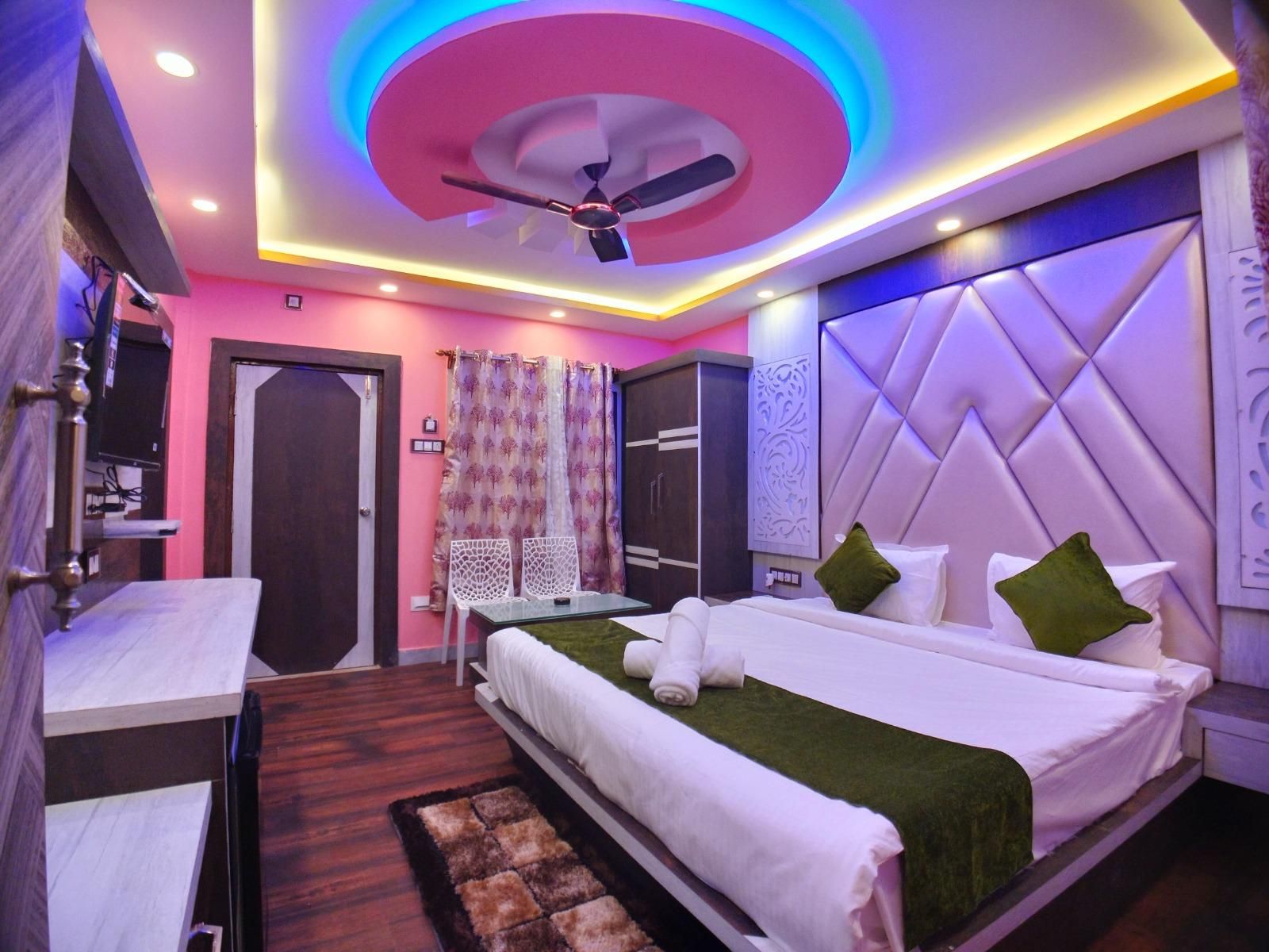 The Pelican Beach Resort Silver Room 4