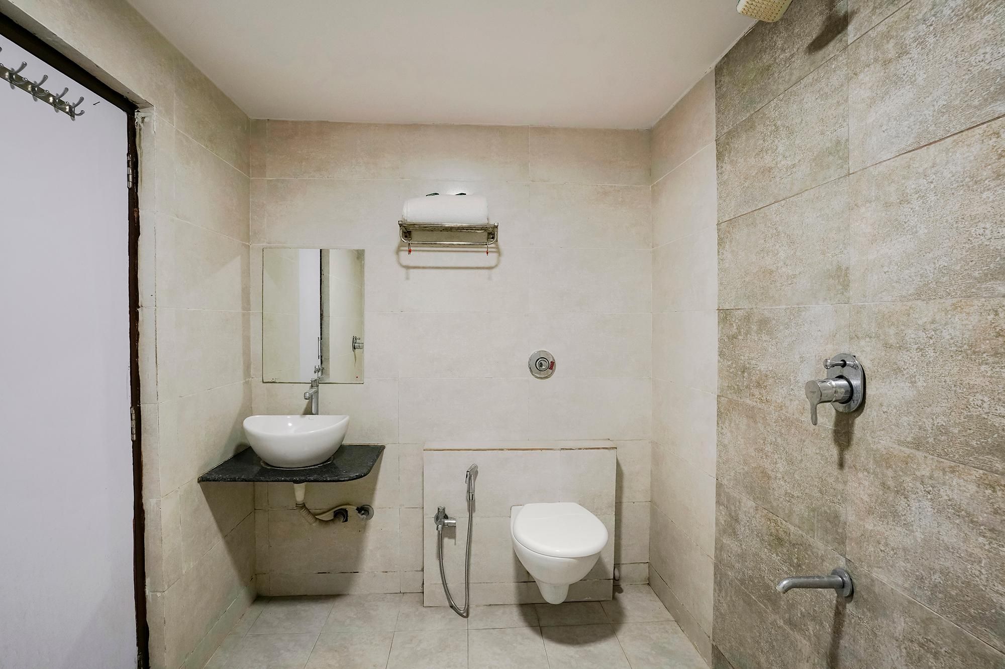  FabHotel Galaxy I Deluxe Room 5