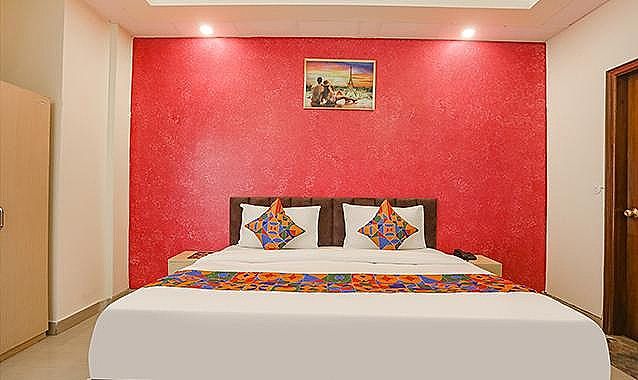 FabHotel Spark Inn I Deluxe Room 2