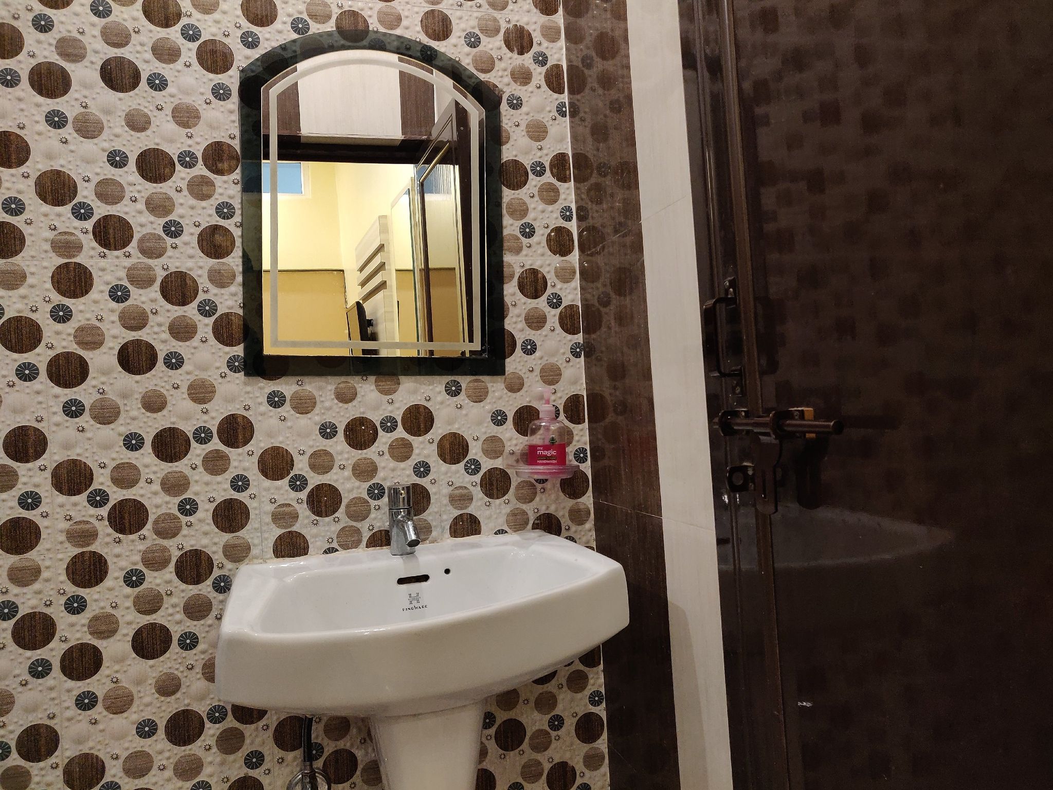 HOTEL ARYA NON AC ROOM 4