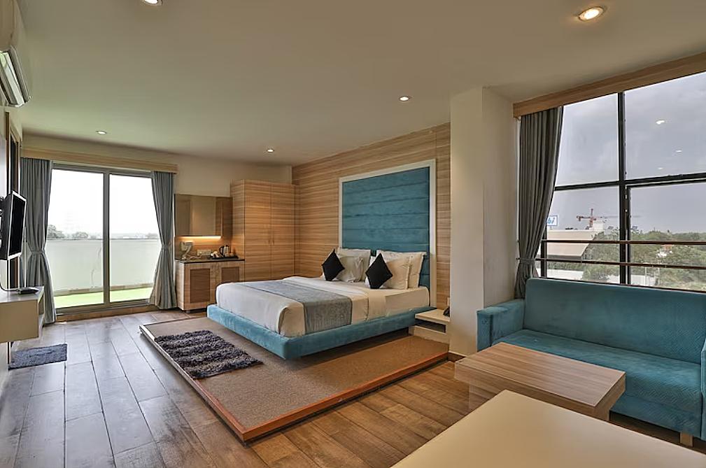 DIAMOND ROOMS