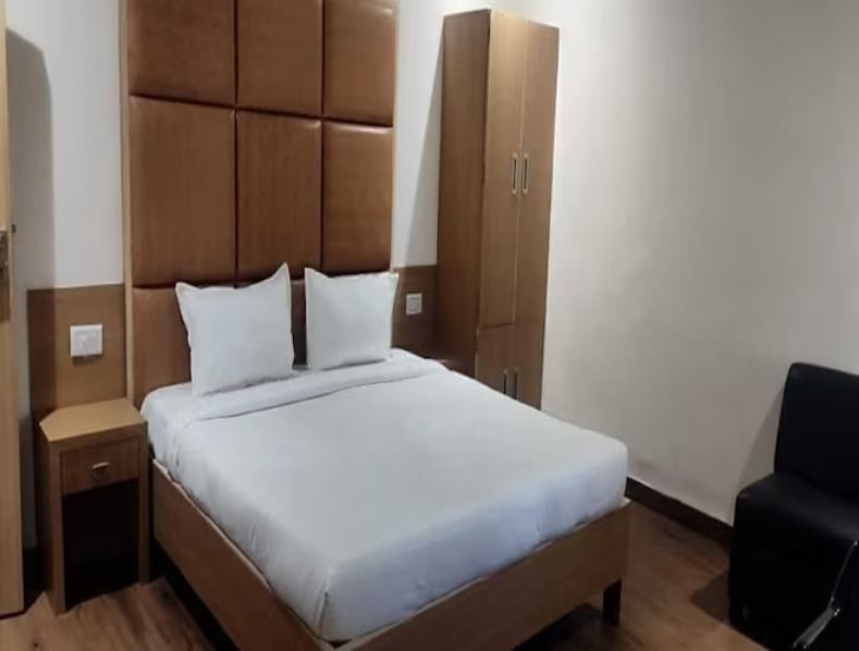 Hotel Simran Regency Deluxe (Air Cooled) 2