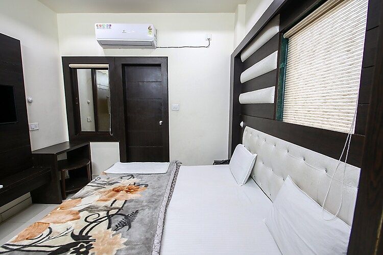 Hotel Mahabir Inn Super Deluxe