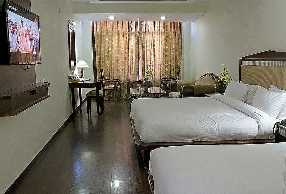 Hotel The Residency Deluxe Double City view 2