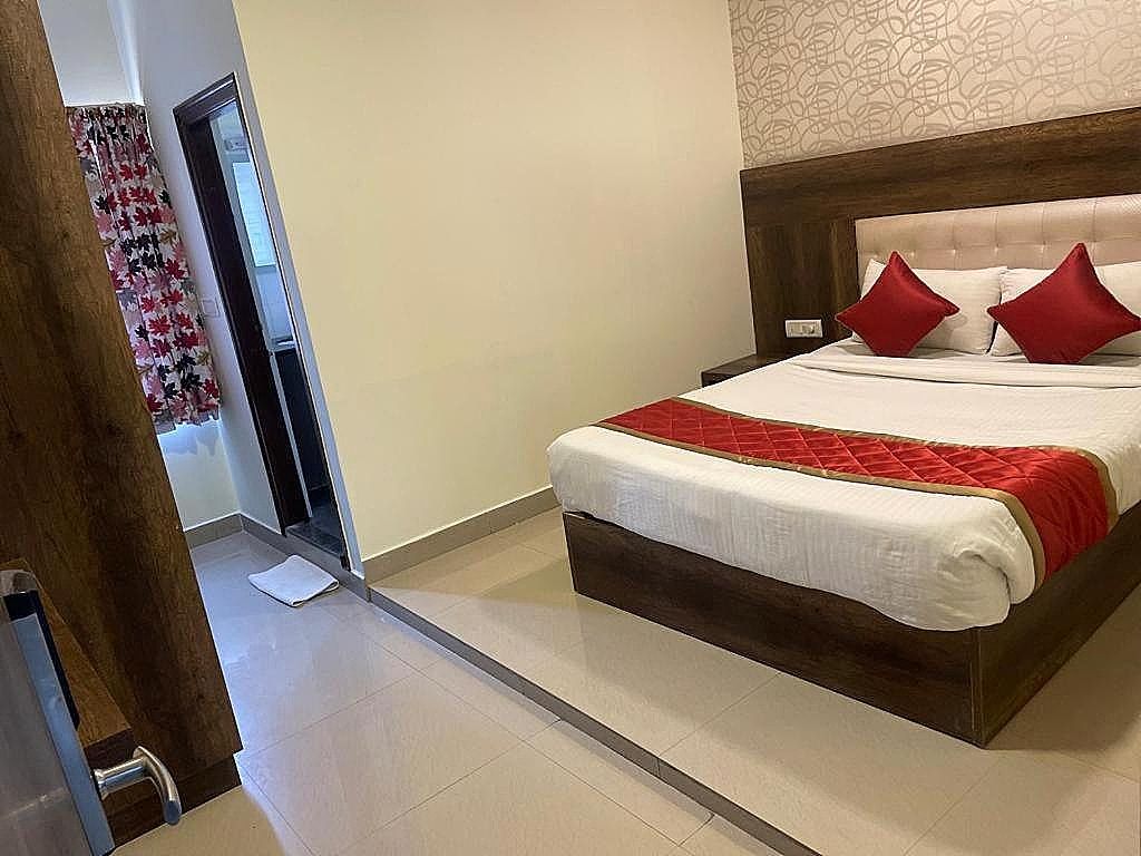 Treebo Cranberry Delight Standard Room 2
