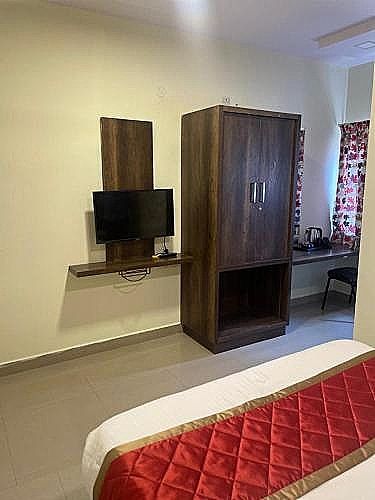 Treebo Cranberry Delight Standard Room 3
