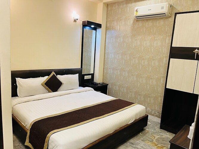 Deluxe Room Day Use12:00 PM To 4:00 PM