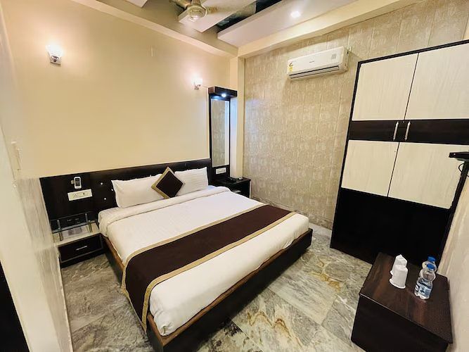 Deluxe Room Day Use12:00 PM To 4:00 PM