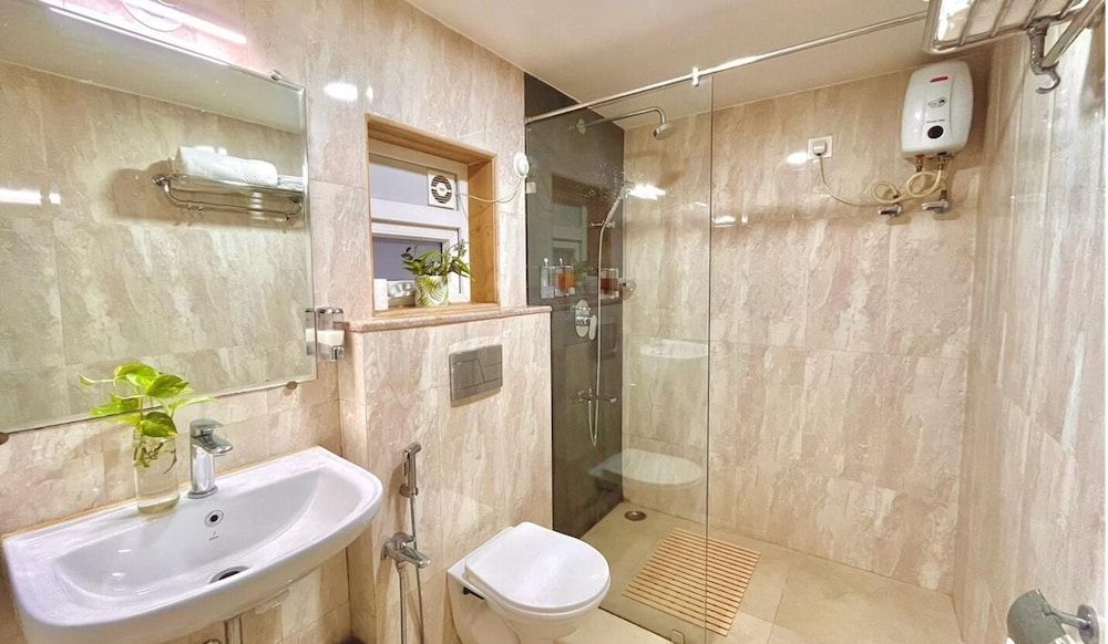 Beach Paradise Miramar Classic Double Room, 1 Queen Bed 2