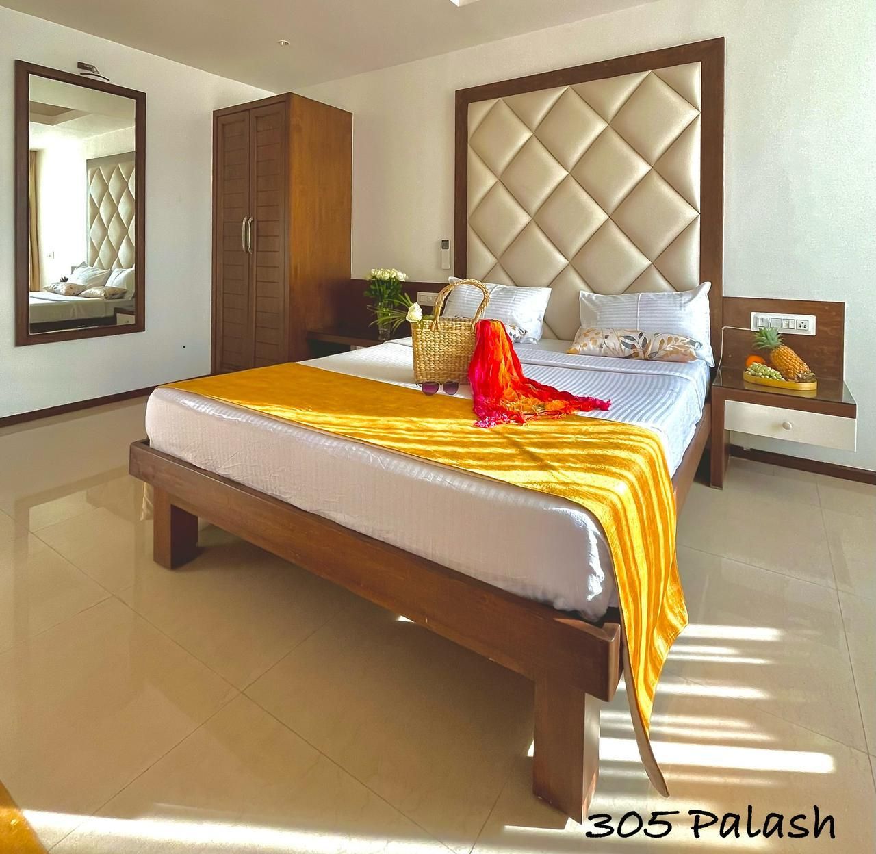 PALASH - Suite With Bathtub