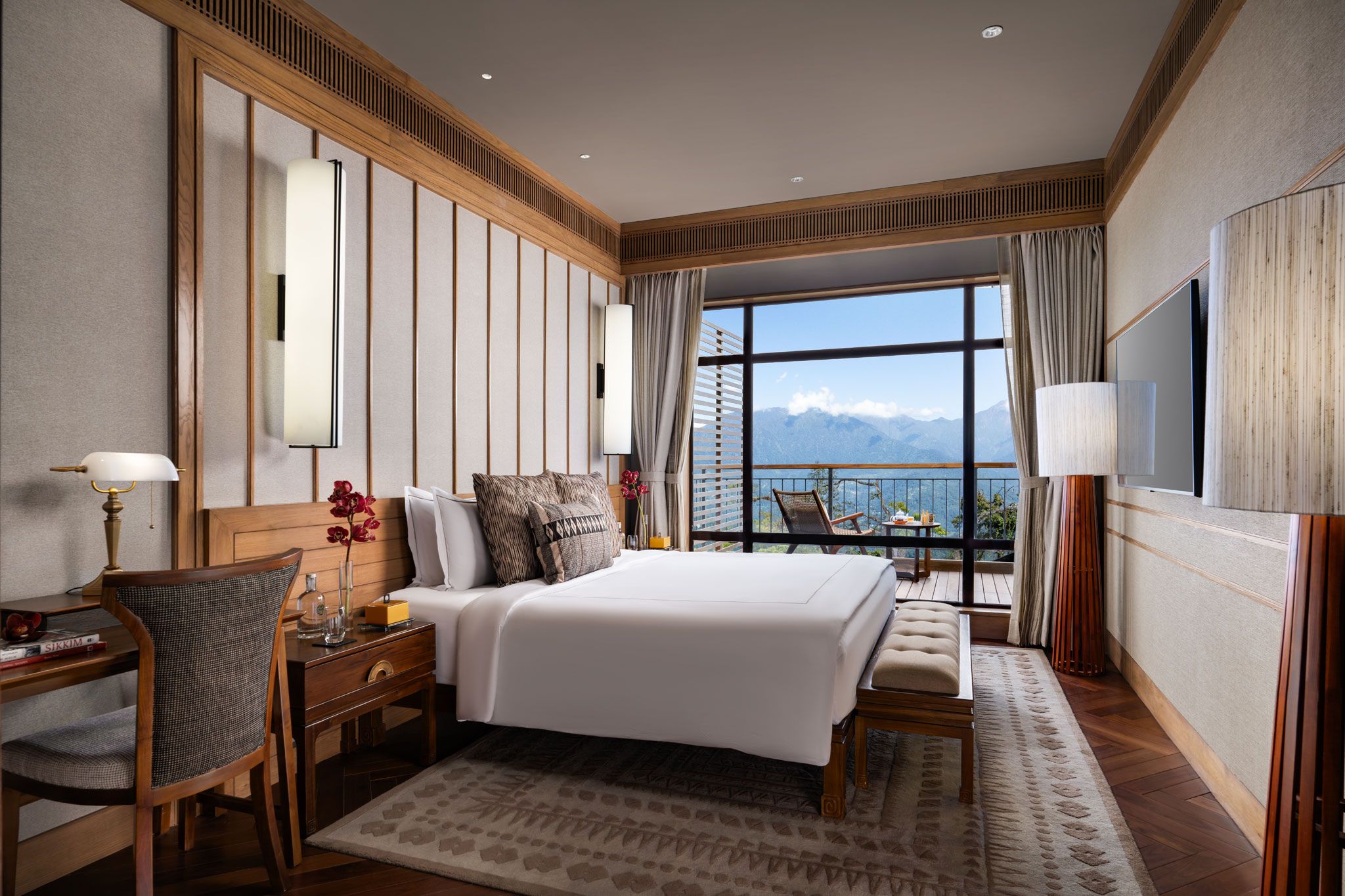 Luxury Suite, Balcony (Himalayan View)
