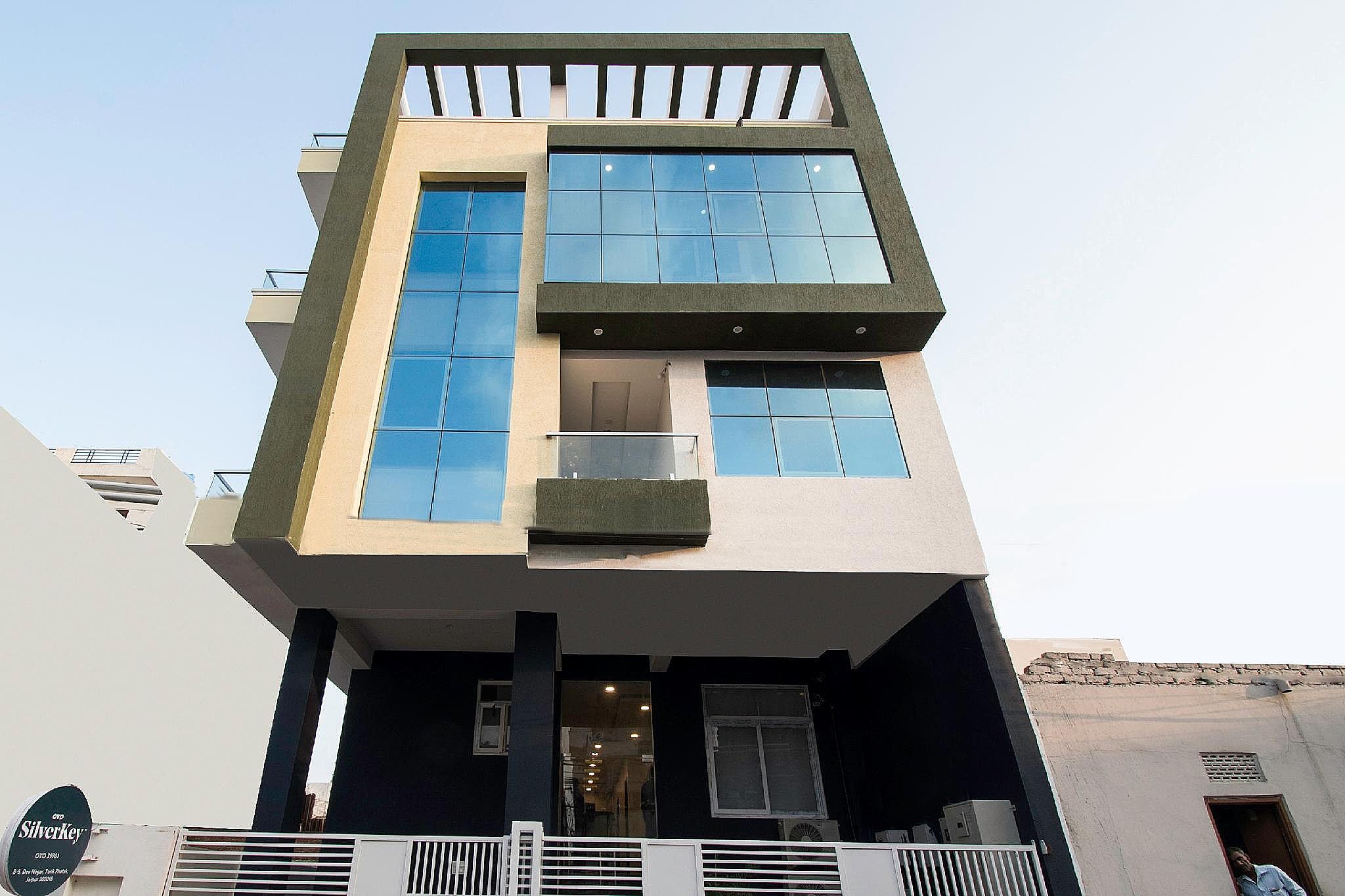 OYO SilverKey Tonk Phatak