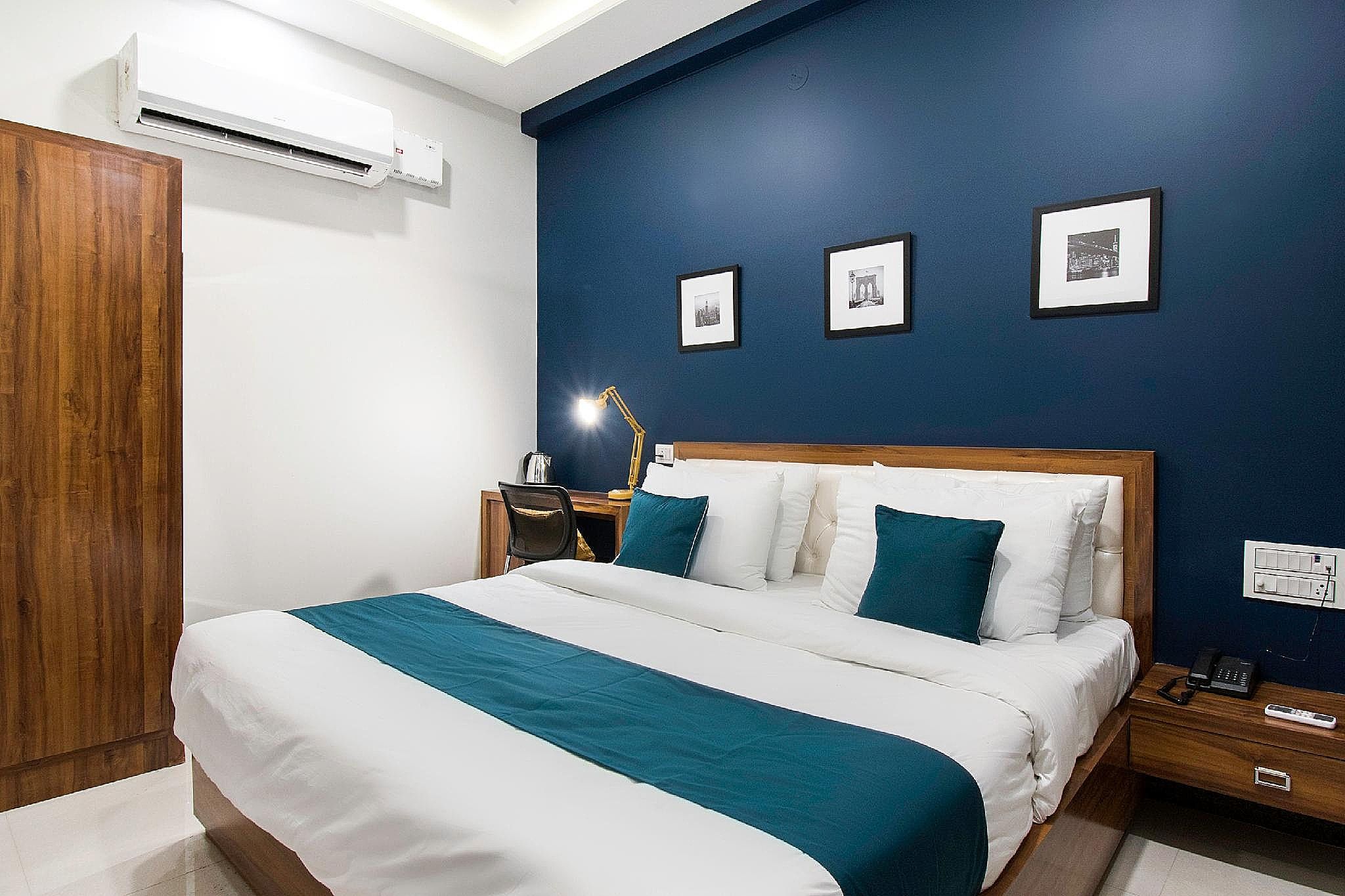 OYO SilverKey Tonk Phatak Classic Double or Twin