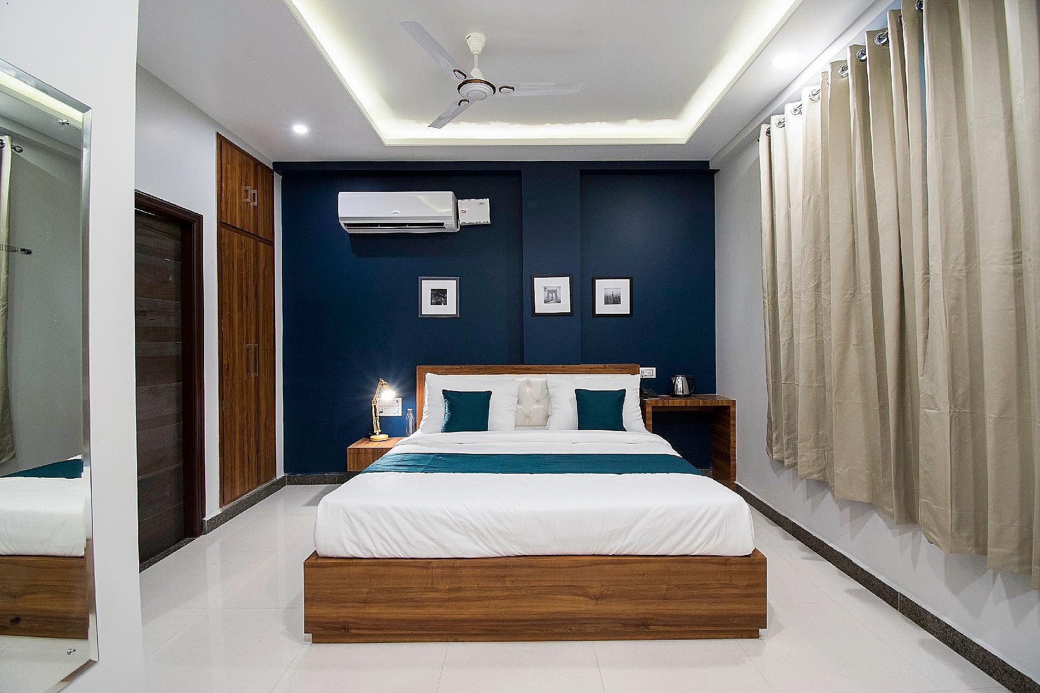 OYO SilverKey Tonk Phatak Classic Double or Twin 2