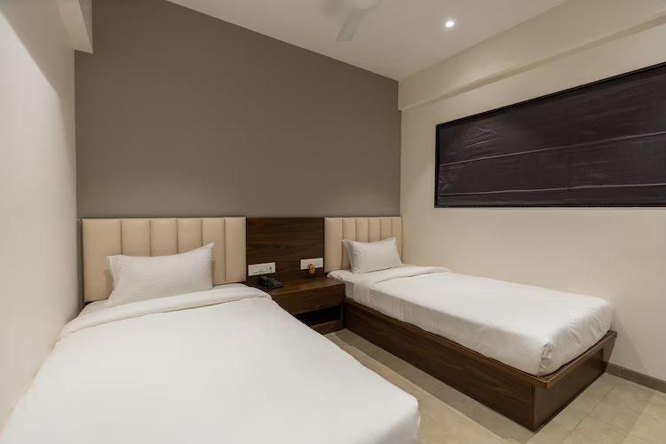 Living Hub Business Hotel, Kolhapur Twin AC Bedroom  3