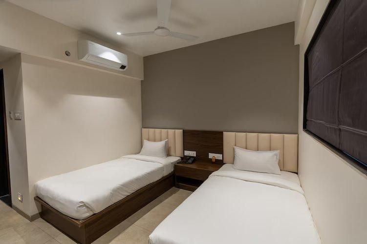 Living Hub Business Hotel, Kolhapur Twin AC Bedroom  4