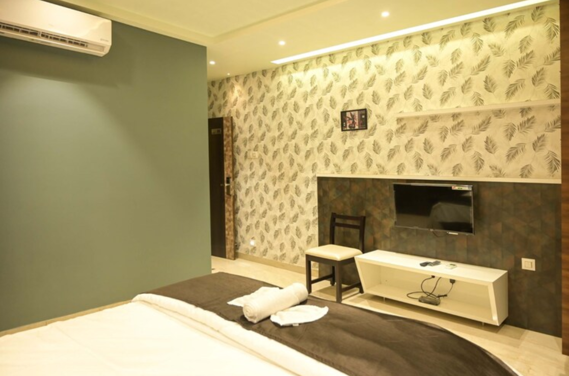  Hotel Limelight, Kudal Deluxe AC Room 2