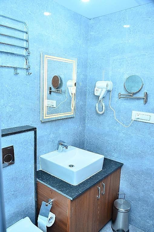 Eyrie Nest Deluxe Room 3