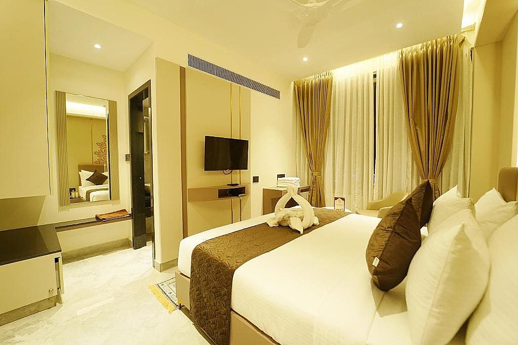PRESIDENTIAL SUITE -Bath Tub and Steam Room