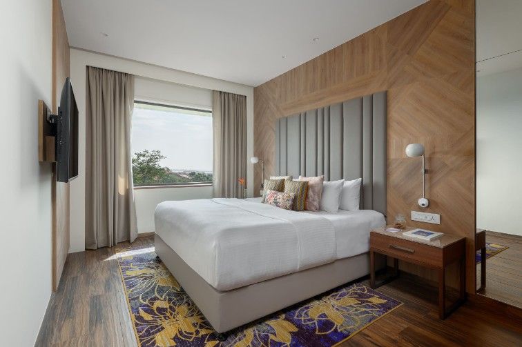 Executive Suite 1 Bedroom City View King Bed