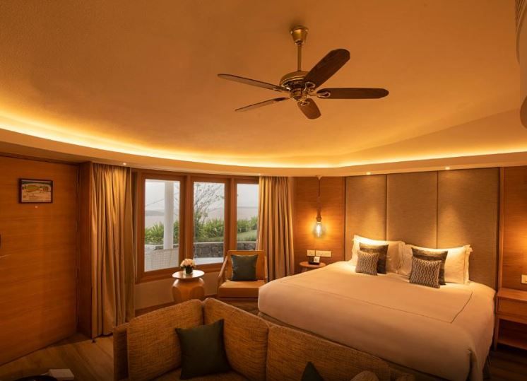 PREMIUM COTTAGE PARTIAL SEA VIEW KING BED