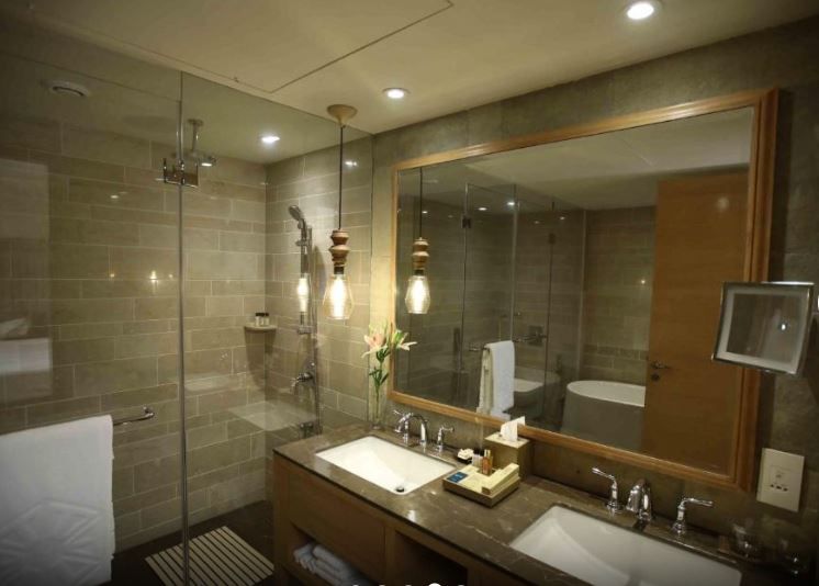 LUXURY SEA VIEW SUITE