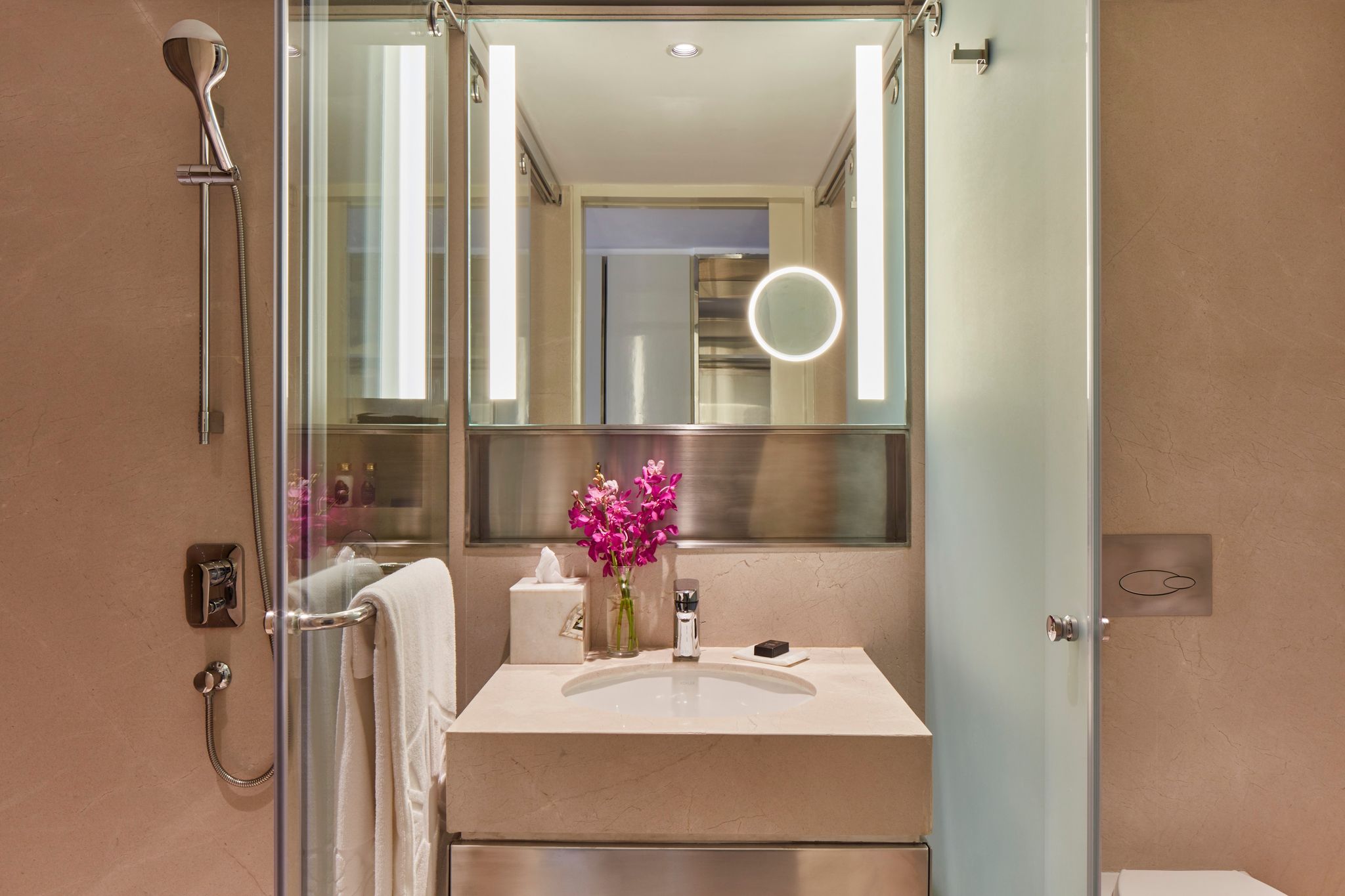 Superior Room City View King Bed 