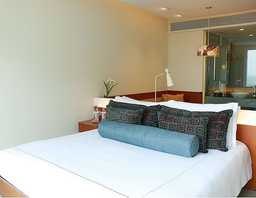 Superior Room with 1 Queen Bed and City View
