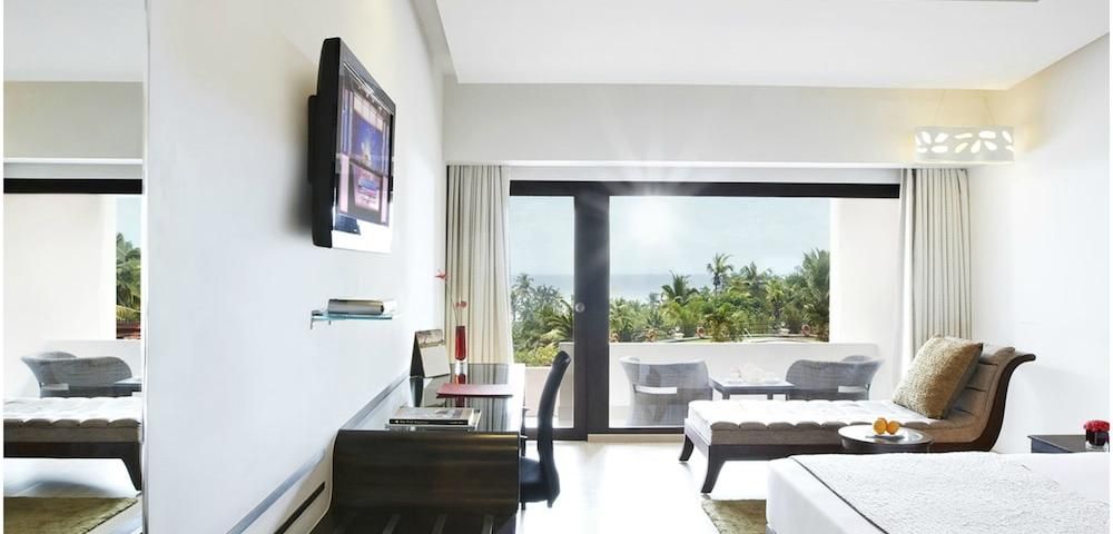 Gateway Varkala Superior Garden View Room Queen Bed 12