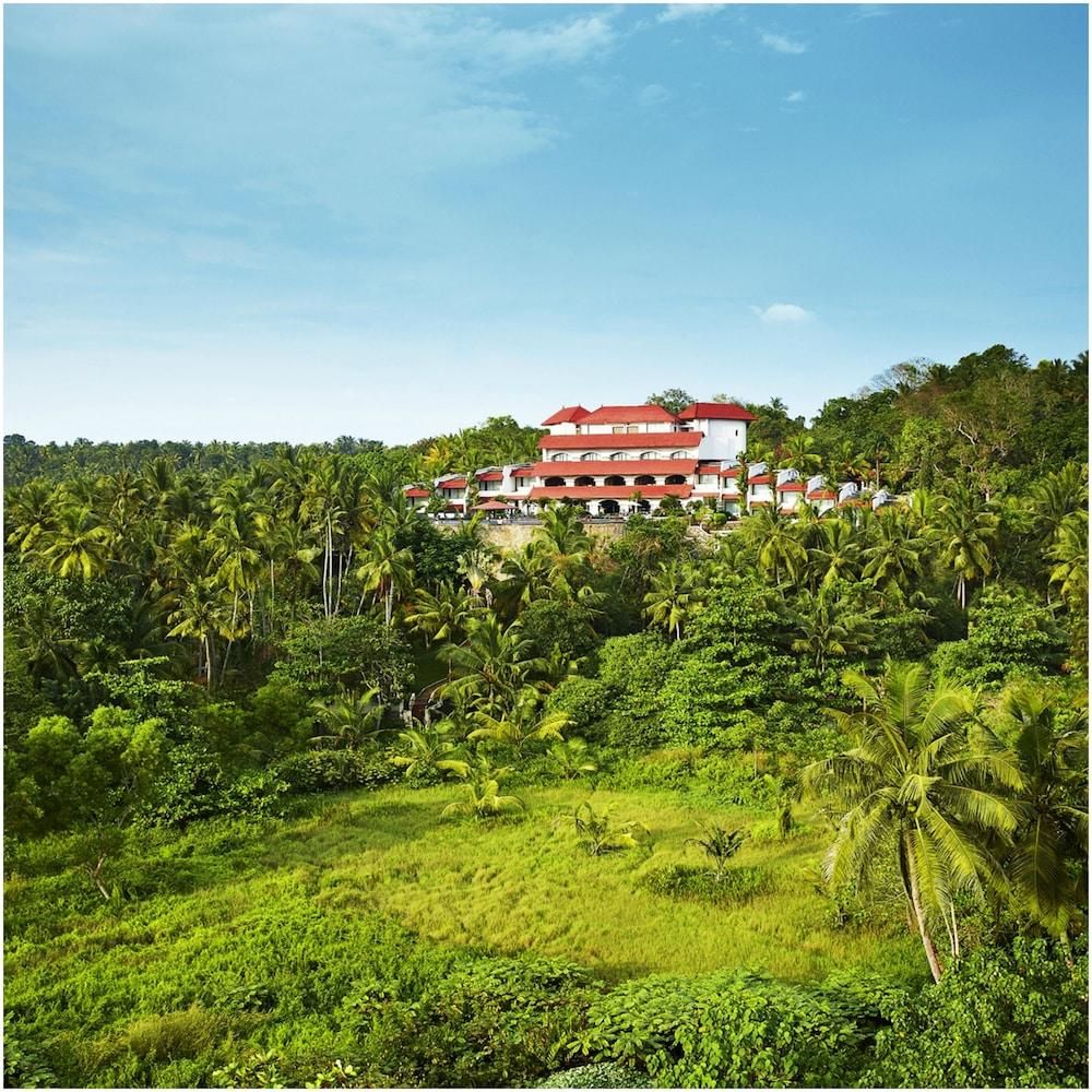 Gateway Varkala Superior Garden View Room Queen Bed 17