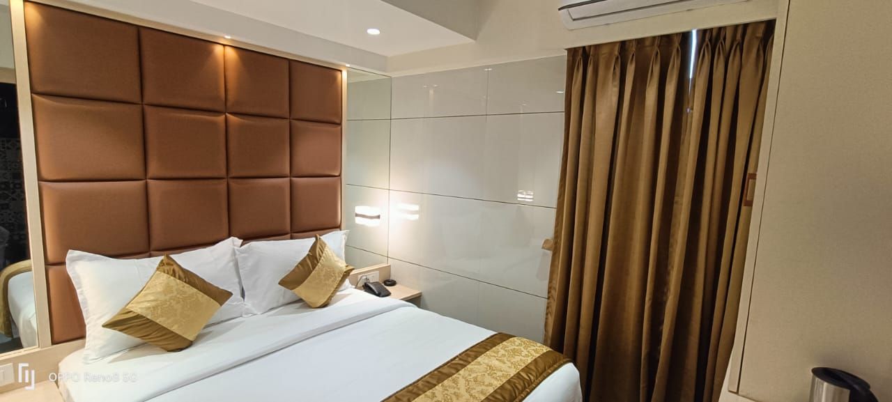 Hotel Pearl Residency Deluxe Double Room 2