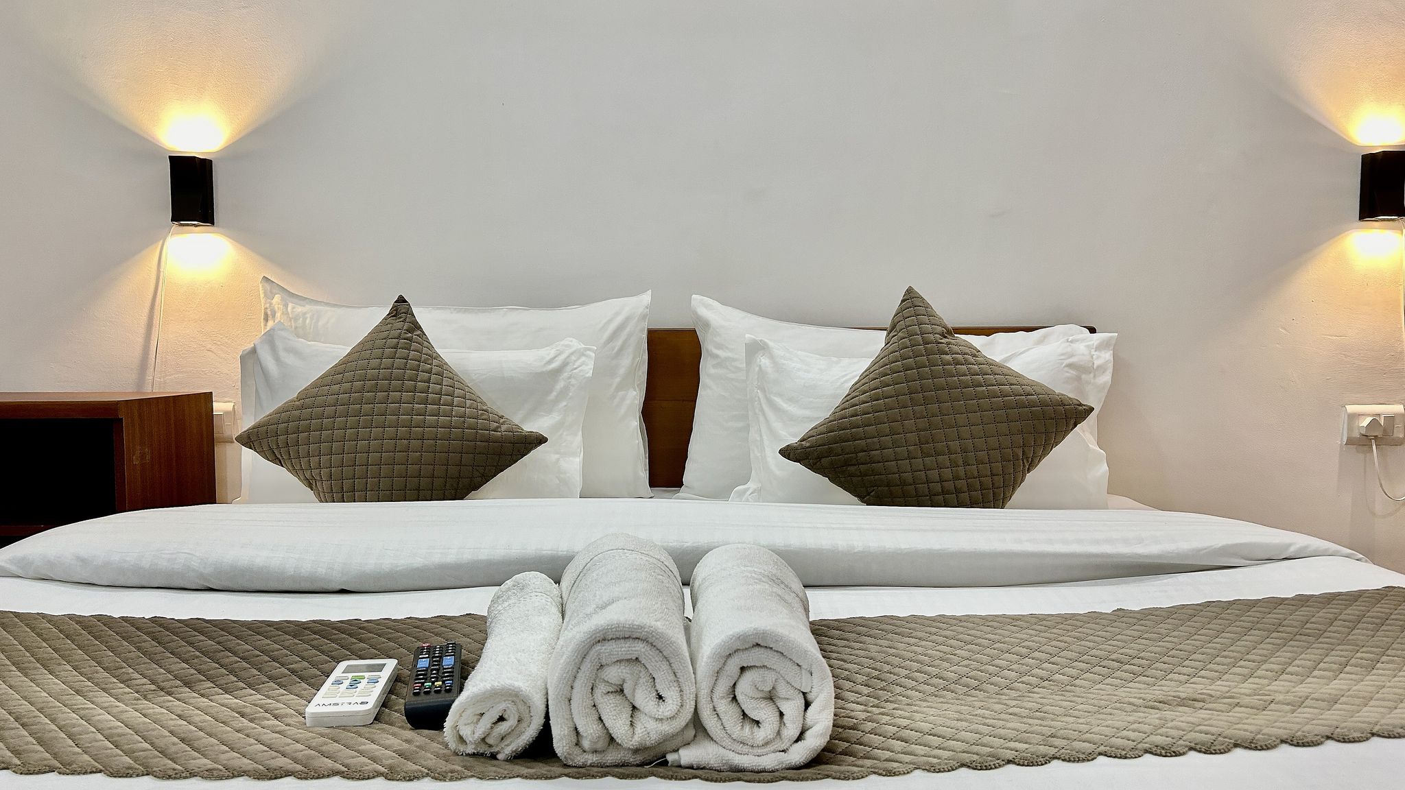 Deluxe Room with Balcony City View