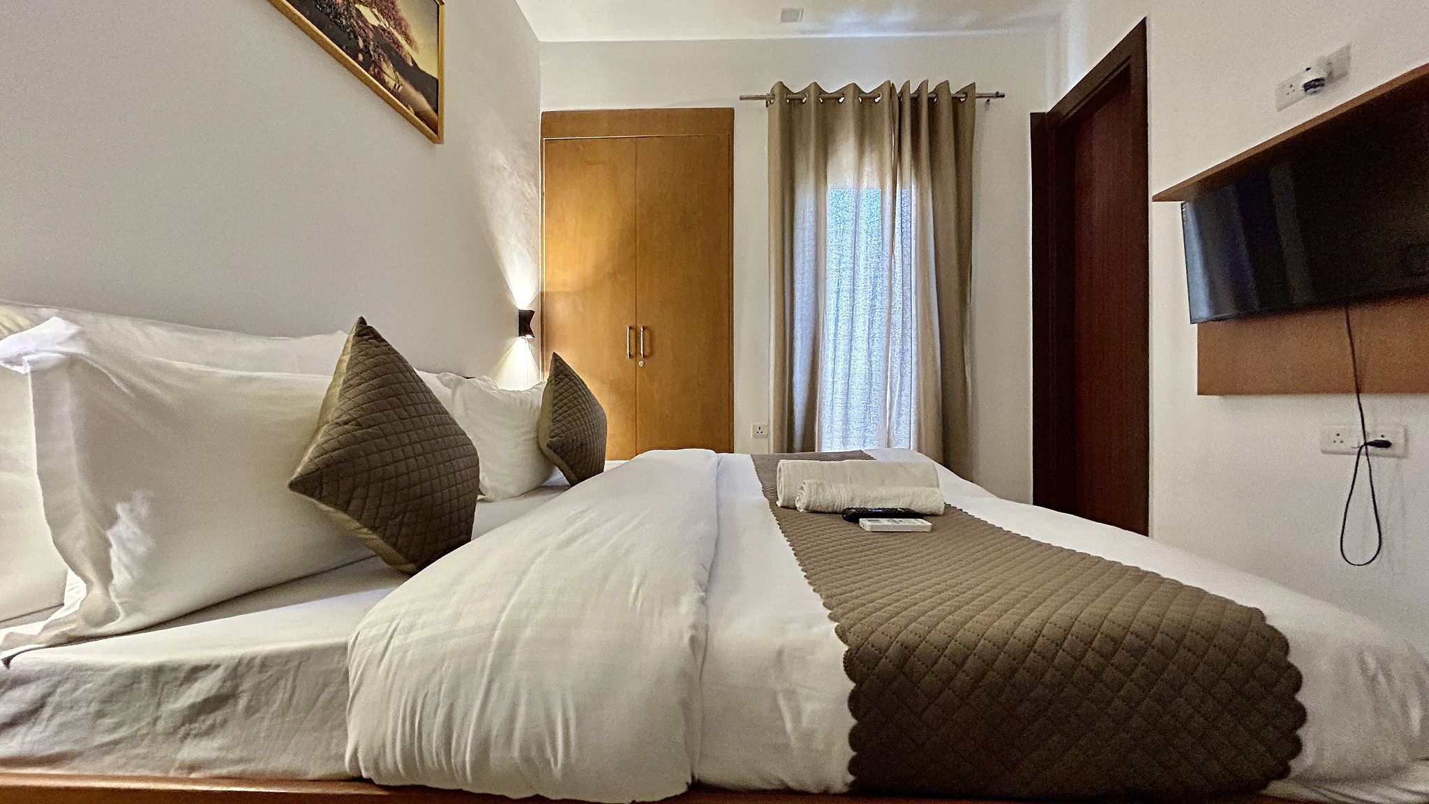 Deluxe Room with Balcony City View