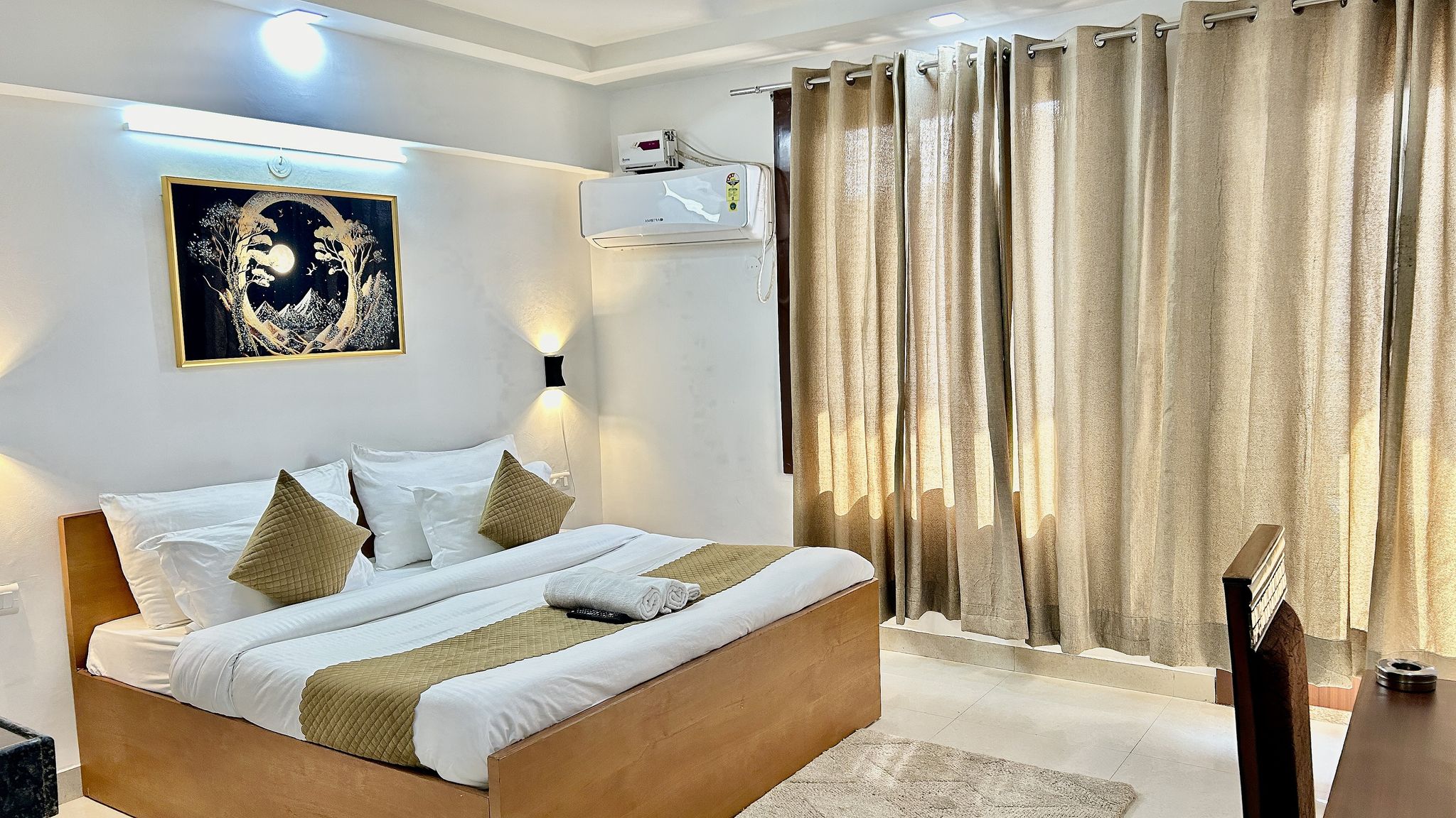 Aura Luxury Studio Near Artemis Hospital, Gurgaon Premium Room with Balcony City View 2