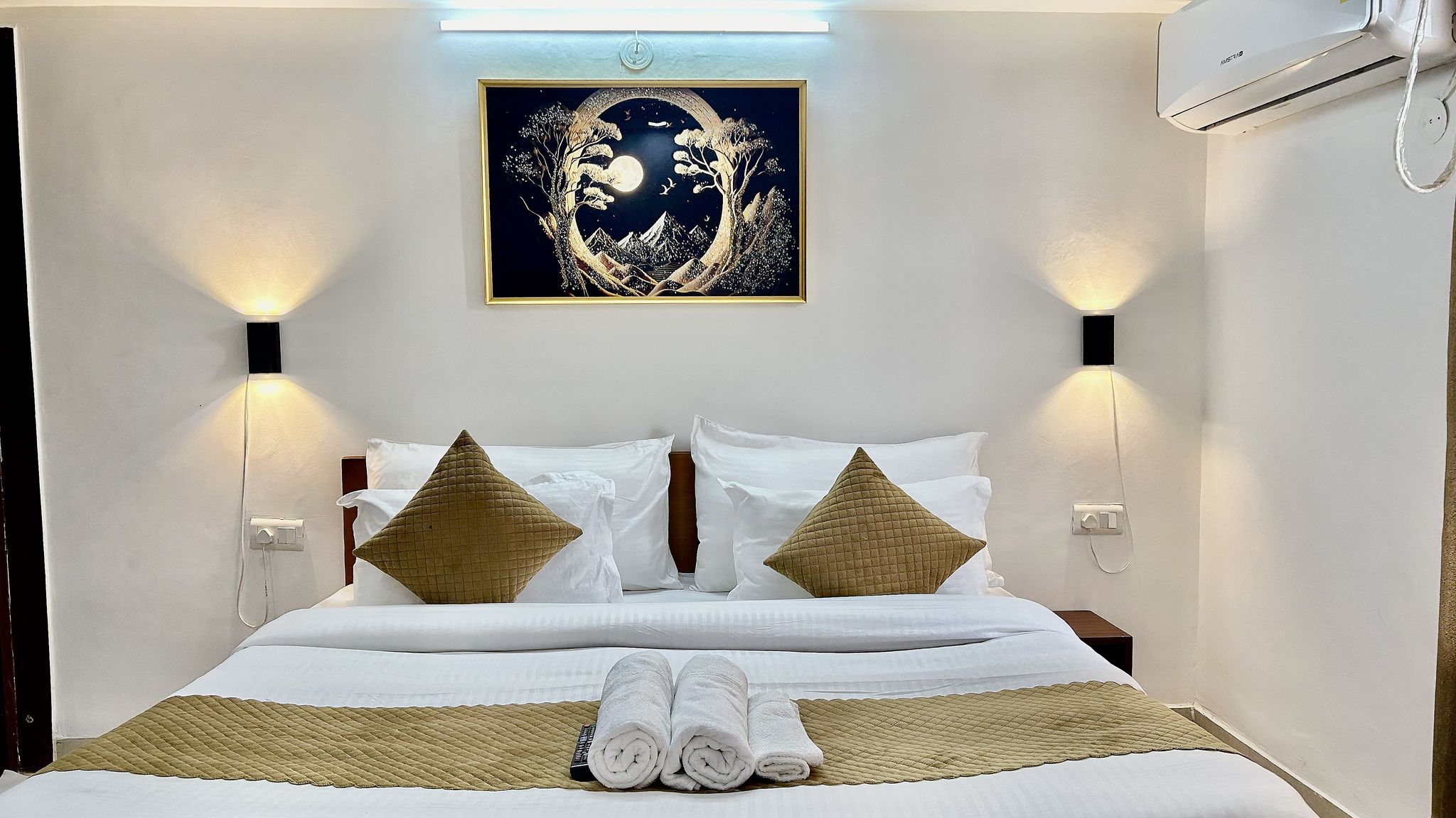 Aura Luxury Studio Near Artemis Hospital, Gurgaon Premium Room with Balcony City View 8