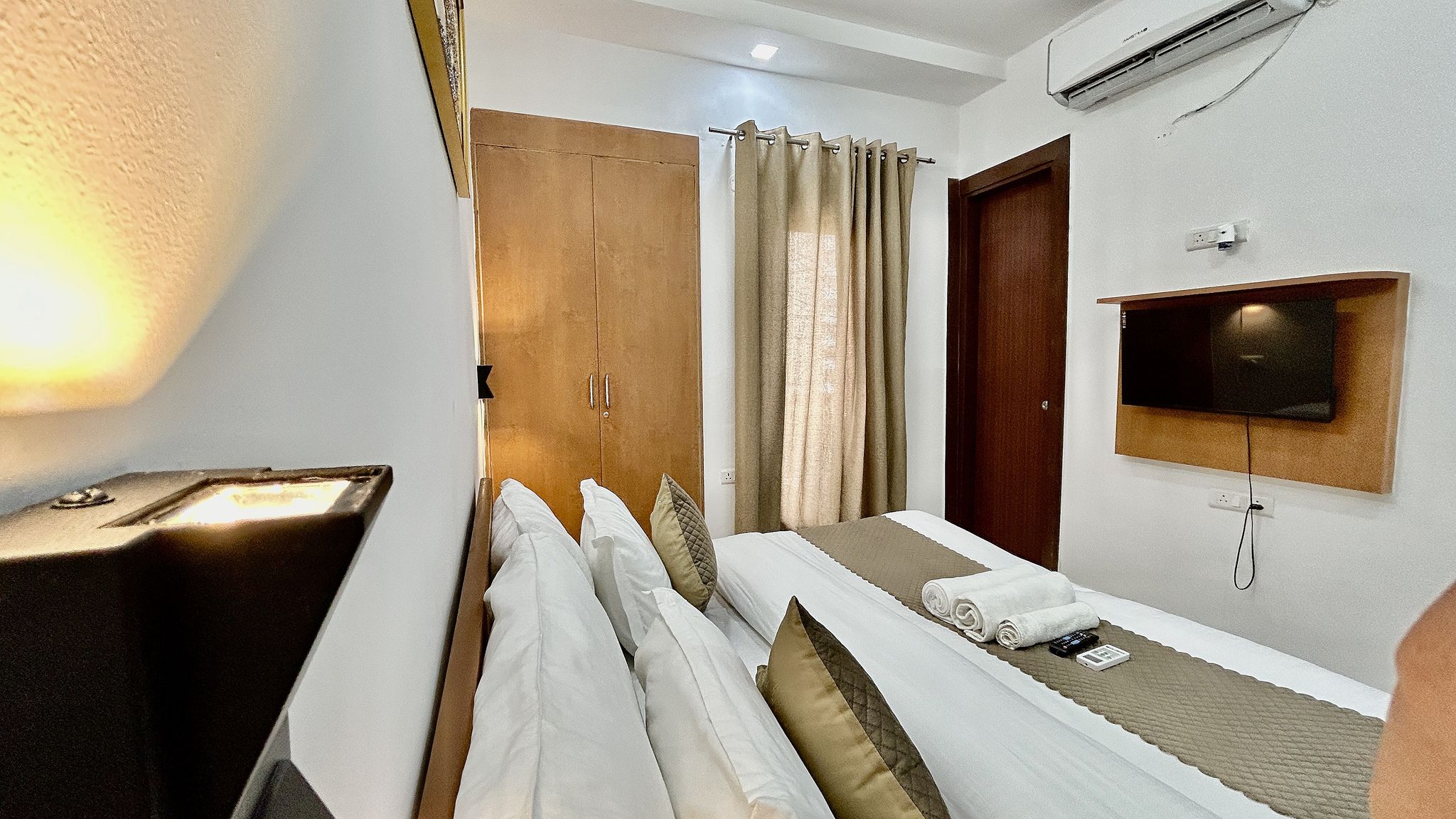 Deluxe Room with Balcony City View