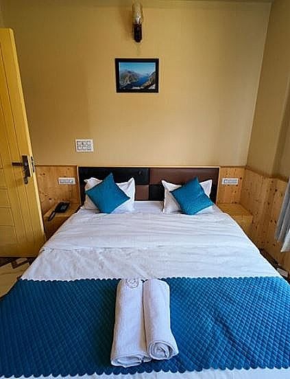 Deluxe Village And Mountain View Rooms